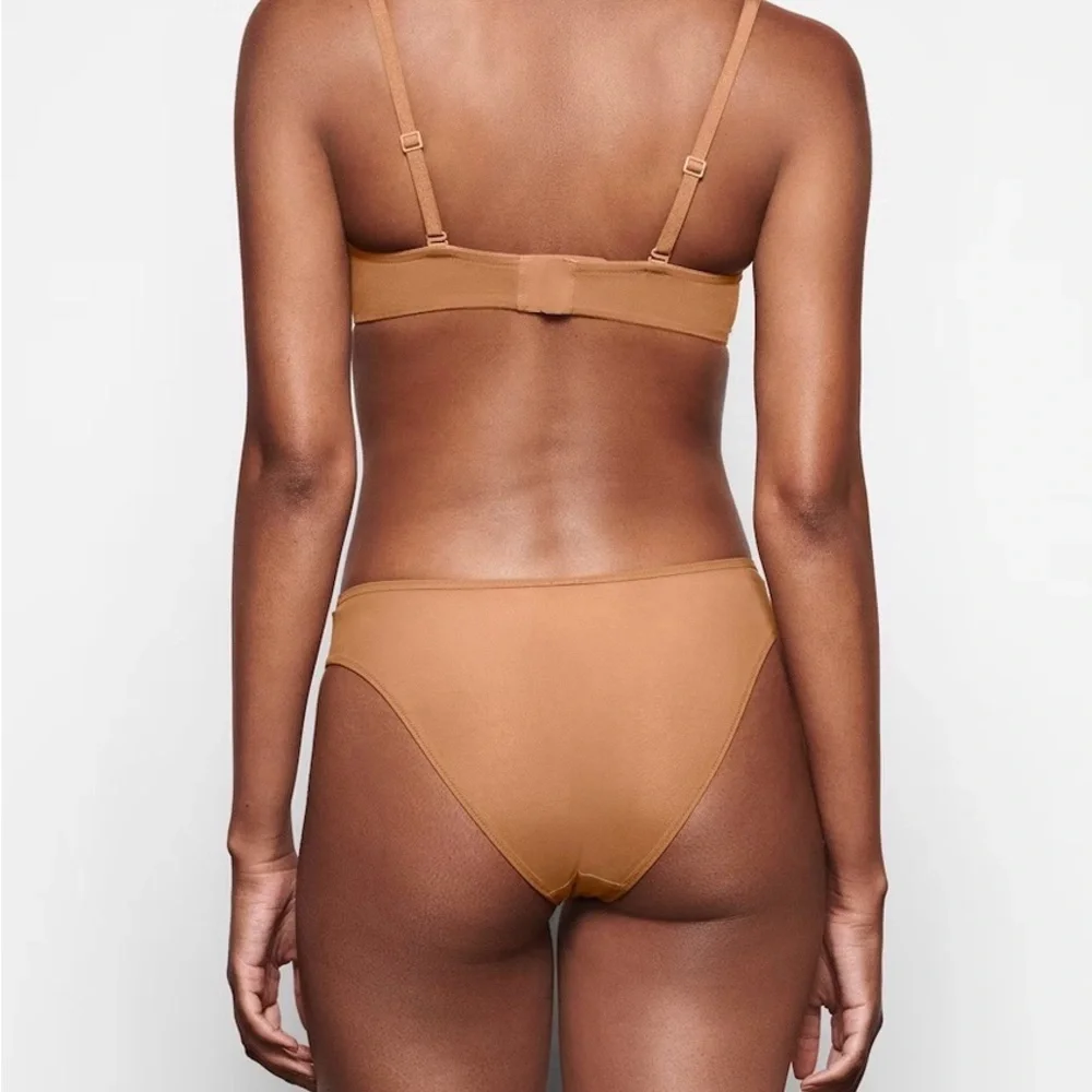 NWT SKIMS Ultra Fine Mesh Strapless Bra in Bronze 34D - Picture 10 of 10